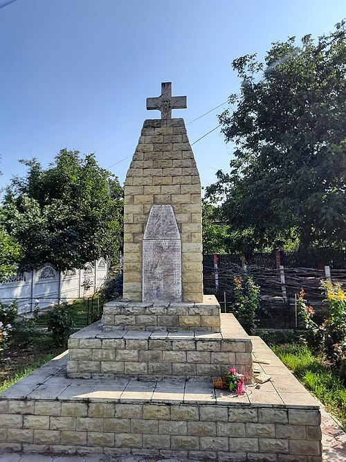 World War II memorial in Dahnovici, Hîncești
