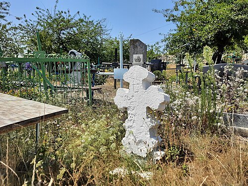 Vernacular sculptures in Mileștii Mici cemetery