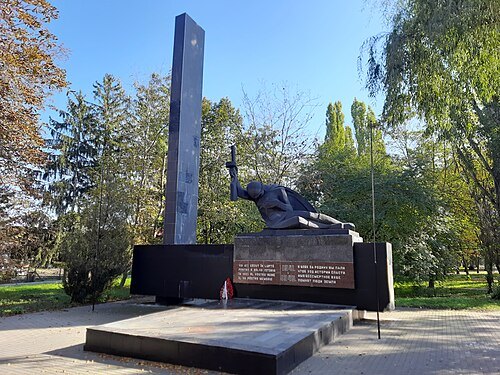 World War II memorial in Dondușeni
