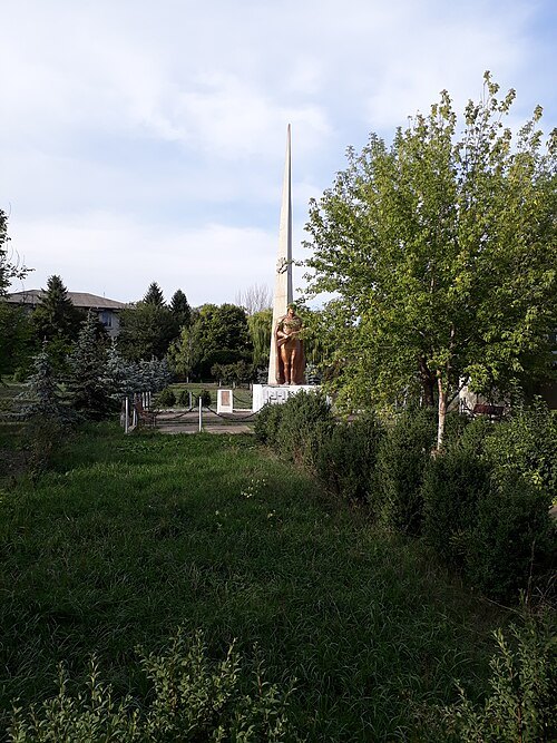 World War II memorial in Glinjeni, Fălești