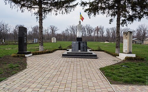 World War II memorial in Răuțel, Fălești