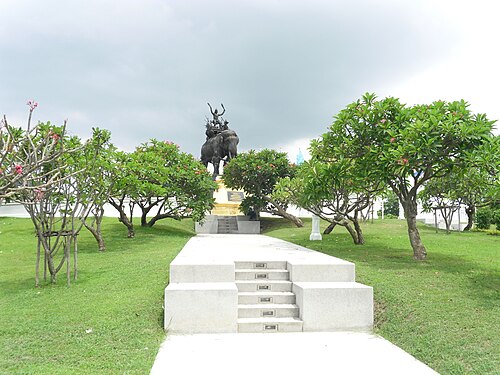 Queen Si Suriyothai memorial park
