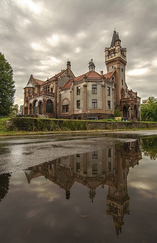 Franz Schöen's Palace