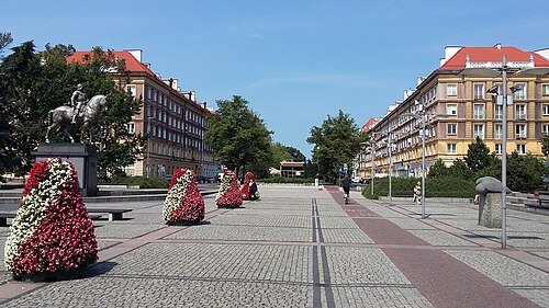Lotników Square