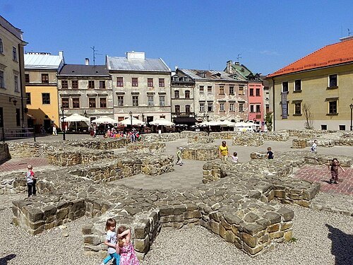 Po Farze Square