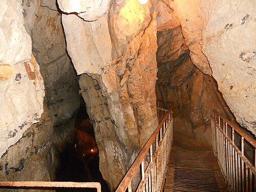 Navenakhevi Cave