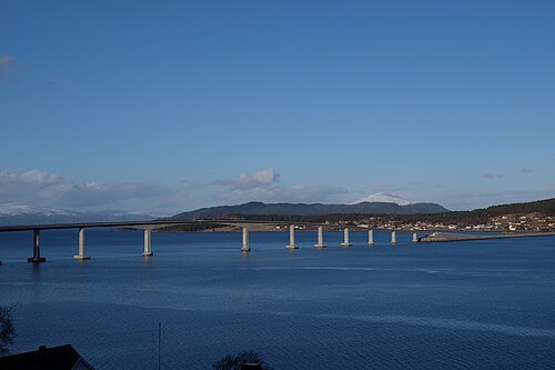 Tresfjord Bridge