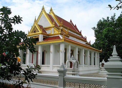 Wat Tha Sutthawat (วัดท่าสุทธาวาส)