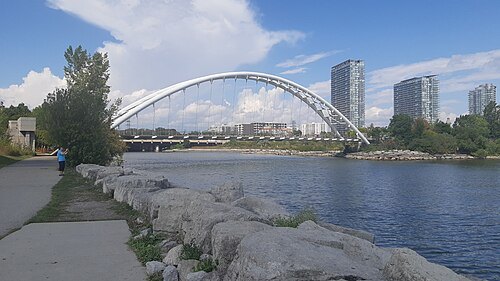 含伯河