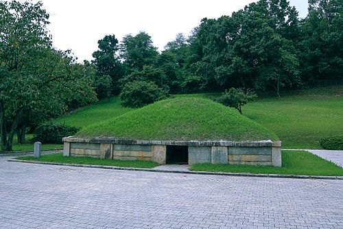 Gujeong-dong Square Tomb