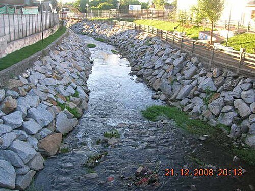 Las Toscas creek