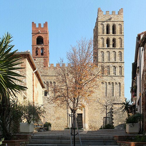 former Sainte-Eulalie-et-Sainte-Julie cathedral and its cloister
