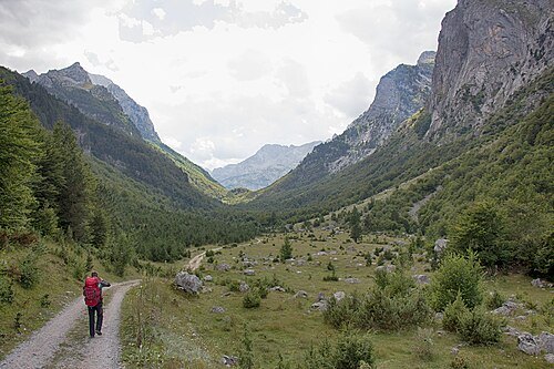 Ropojona Valley