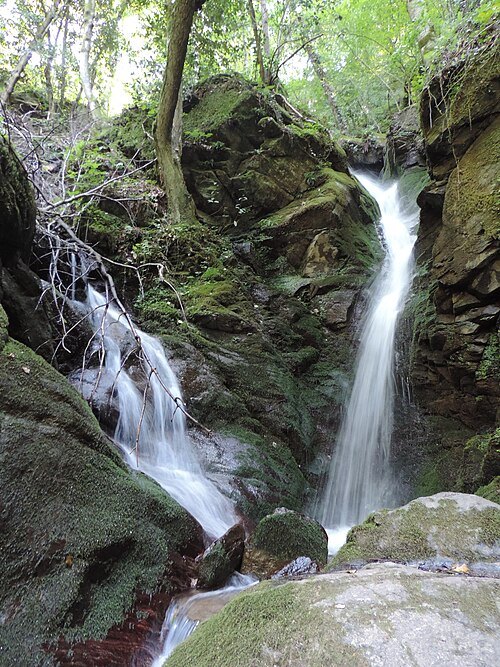 Leshnishki waterfall