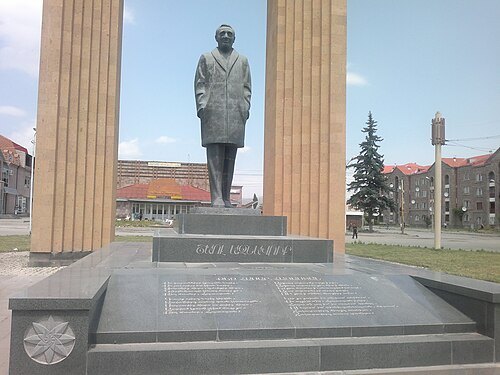 Charles Aznavour Statue