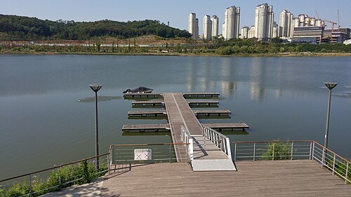 光教湖水公園