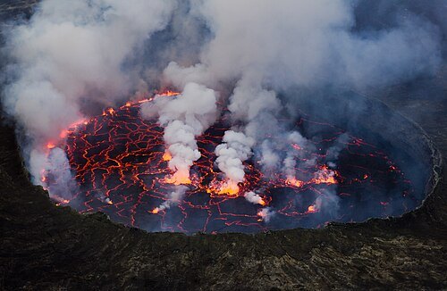 尼拉貢戈火山