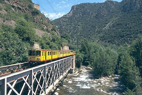 Tren amarillo