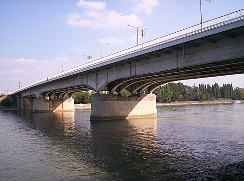 阿帕德橋