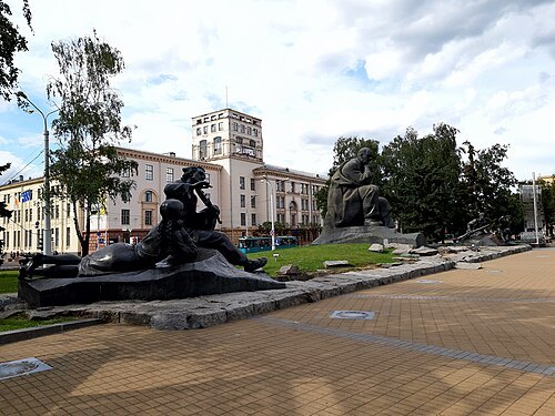 Yakub Kolas Square