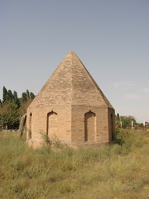 Octagonal Mausoleum, Gyuloglylar