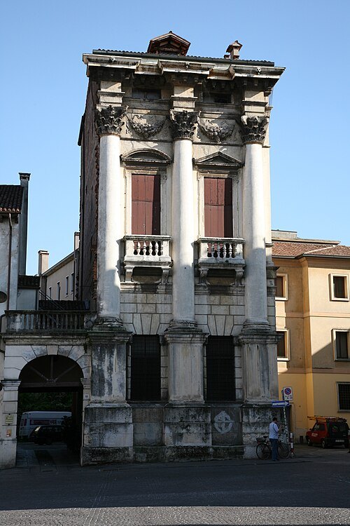 Palazzo Porto in Piazza Castello