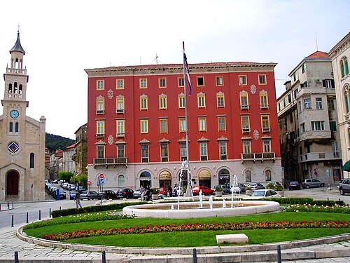 Bajamonti-Dešković Palace