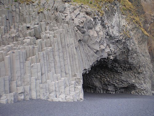 Hálsanefshellir cave
