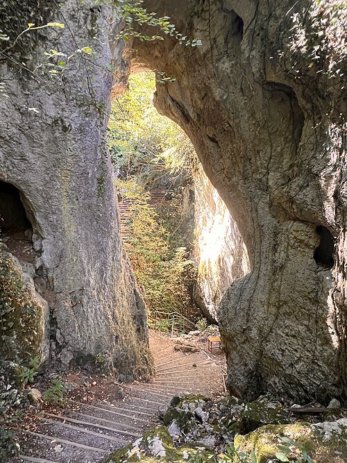 Kusari Cave