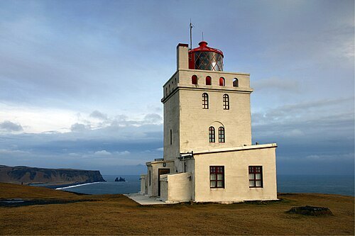 Dyrhólaey lighthouse (Dyrhólaeyjarviti)