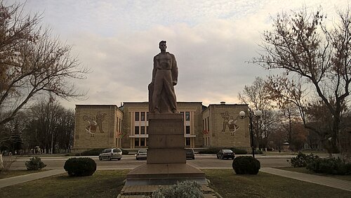 Statue of Pavel Tcacenco, Bender