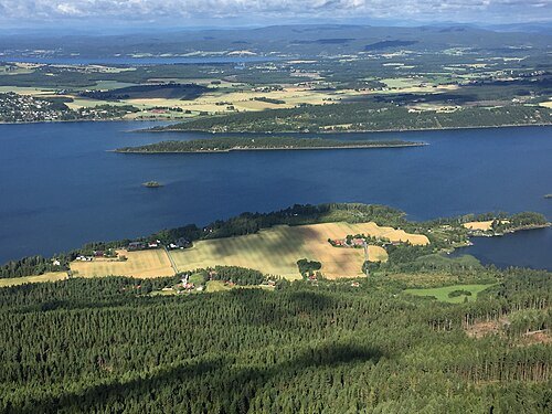 Herøya, Hole
