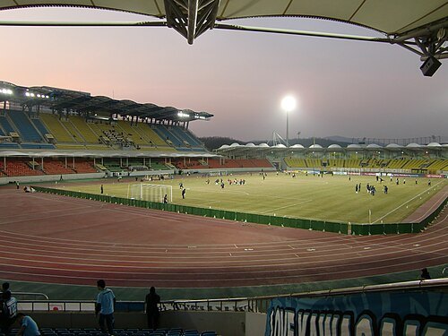 炭川綜合運動場