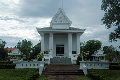 Wat Klang Mai
