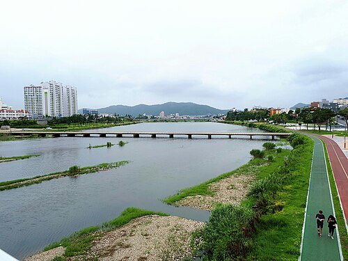 琴湖江