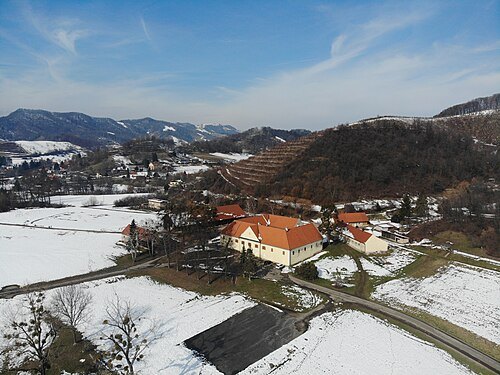 Račji Dvor Manor
