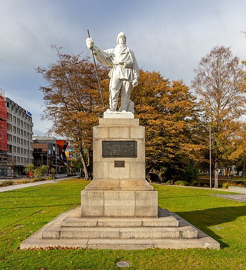 Statue of Robert Falcon Scott
