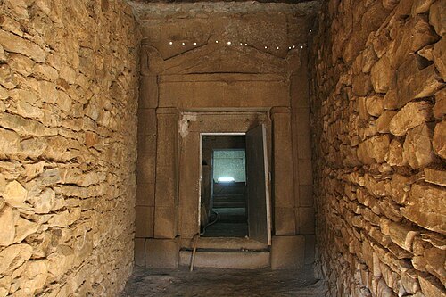 Thracian tomb Griffins