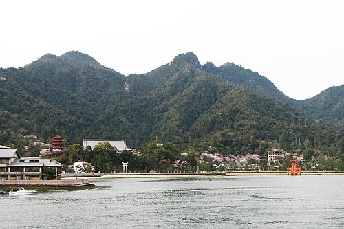 嚴島