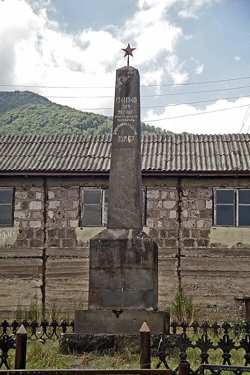 World War II memorial in Srashen